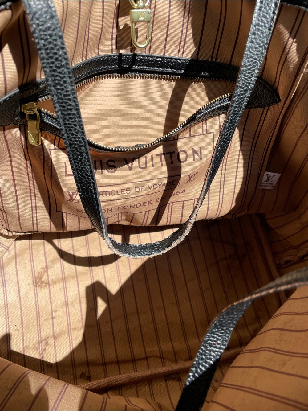 Large black tote/handbag.   Signs of use - Picture 4 of 14